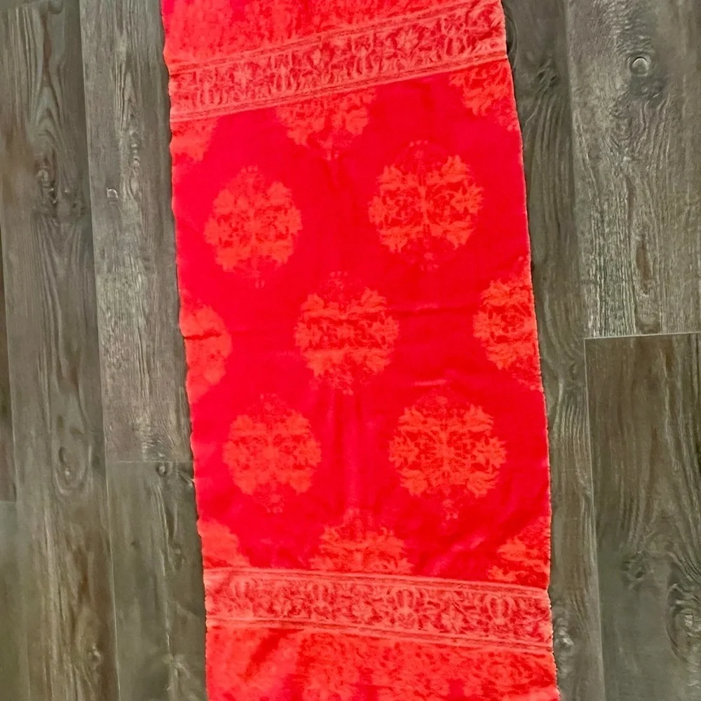 100% wool Cecchi Cecchi Elegant Red Holiday Shawl 25/53 inch